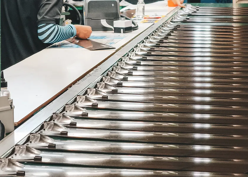 Conveyor line with finished parts