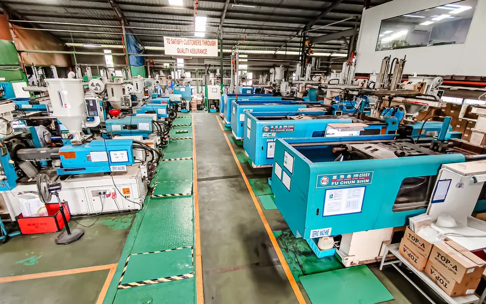 Plastic injection moulding machines